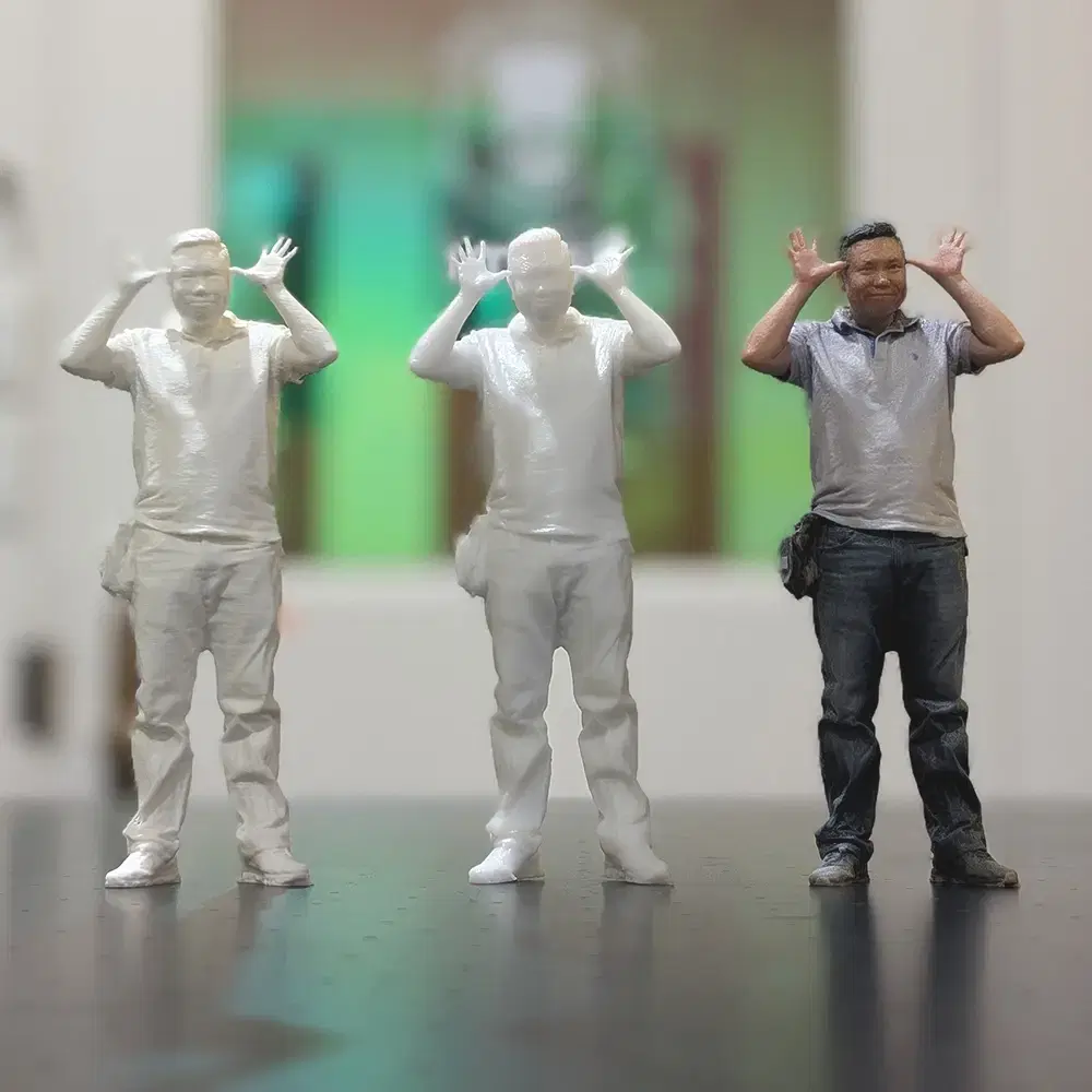 Assembly Loop Lab full color 3D scan and 3D print of lab technician